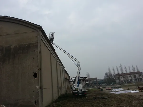 operatore-sulla-copertura